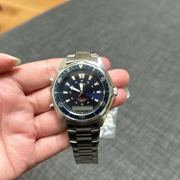 Casio Watch AMW-320R - Picture 3 of 4